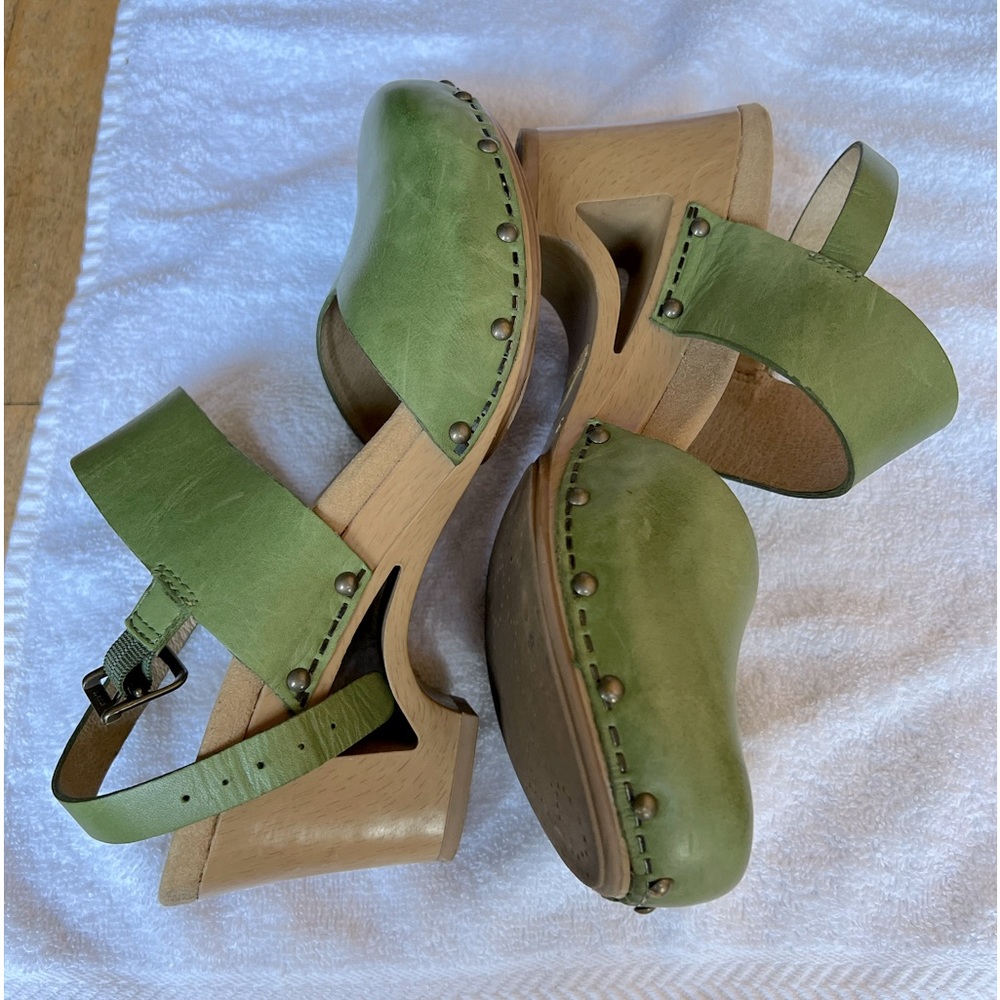 Dansko Thea green heels